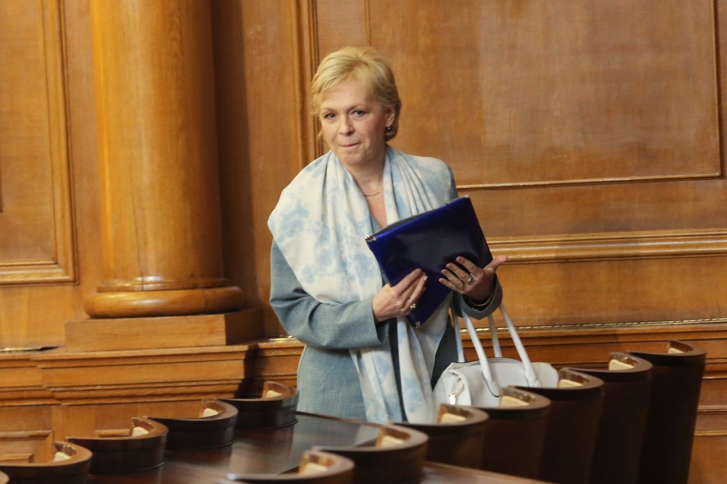 Петя Първанова подава оставка като председател на Държавната агенция за